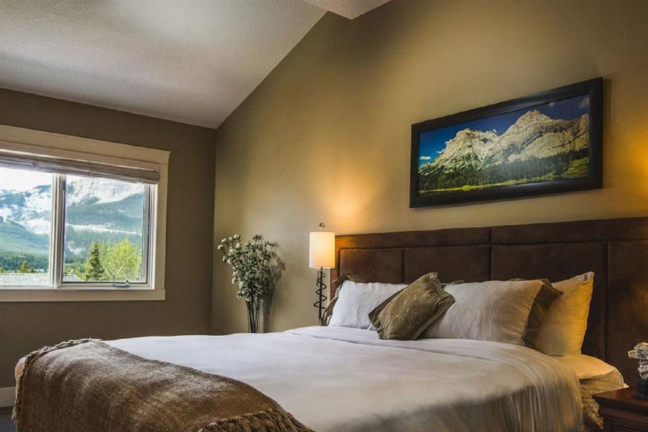 Solara Resort By Bellstar Hotels Canmore Extérieur photo